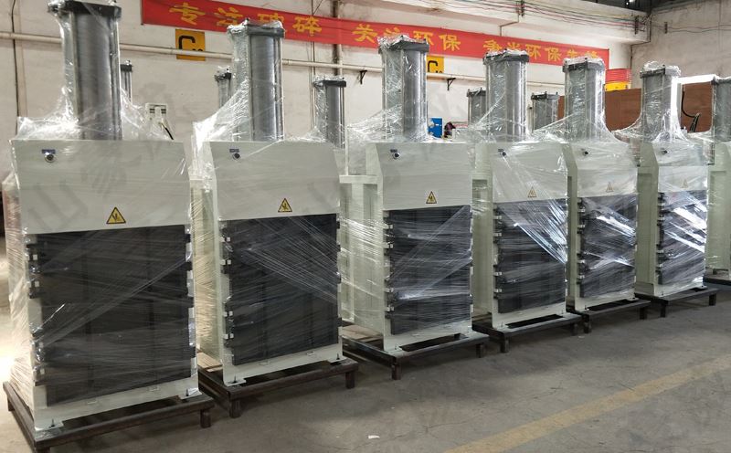 氣動垃圾壓縮打包機(jī)生產(chǎn)車間 氣動垃圾壓縮打包機(jī)生產(chǎn)車間